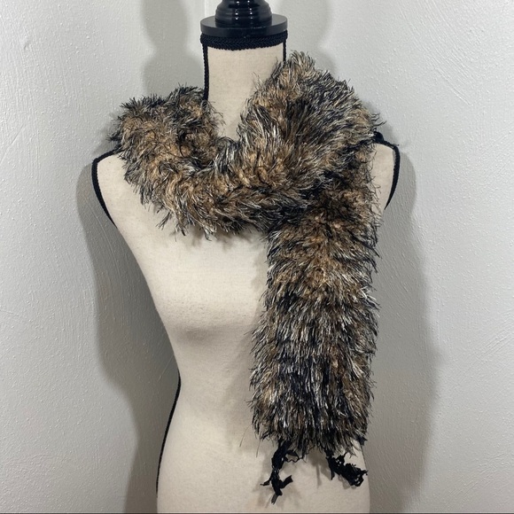 🔥Animal Print Tan/Black Fringe Scarf. - Picture 1 of 3